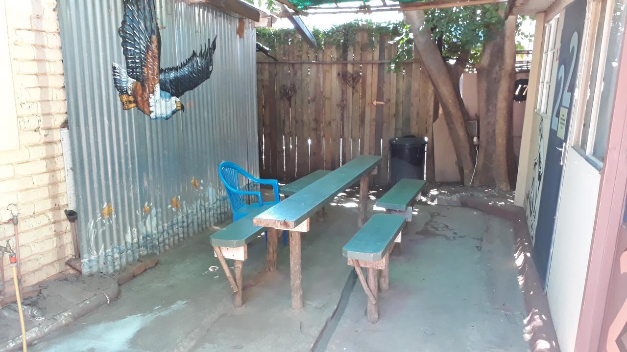 Paljas Backpackers Hotel Потчефструм Екстериор снимка