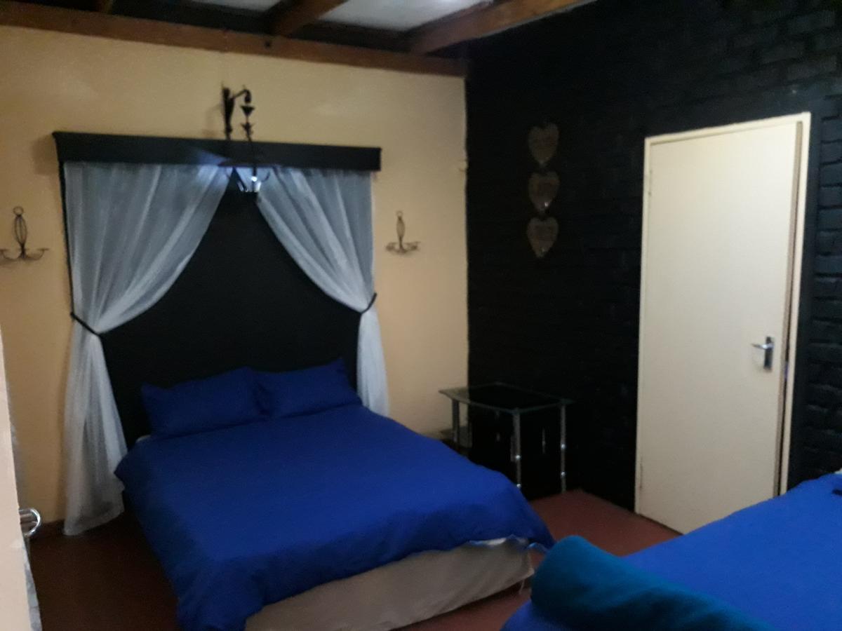 Paljas Backpackers Hotel Потчефструм Екстериор снимка