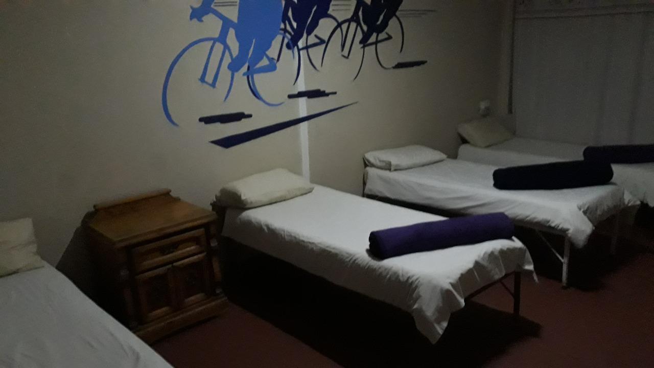 Paljas Backpackers Hotel Потчефструм Екстериор снимка