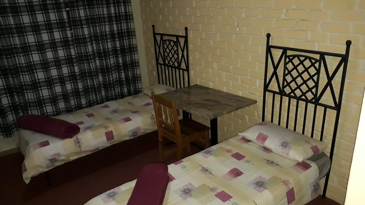 Paljas Backpackers Hotel Потчефструм Екстериор снимка