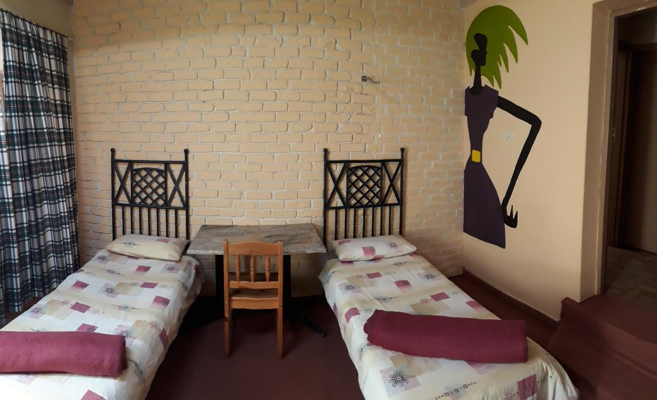 Paljas Backpackers Hotel Потчефструм Екстериор снимка
