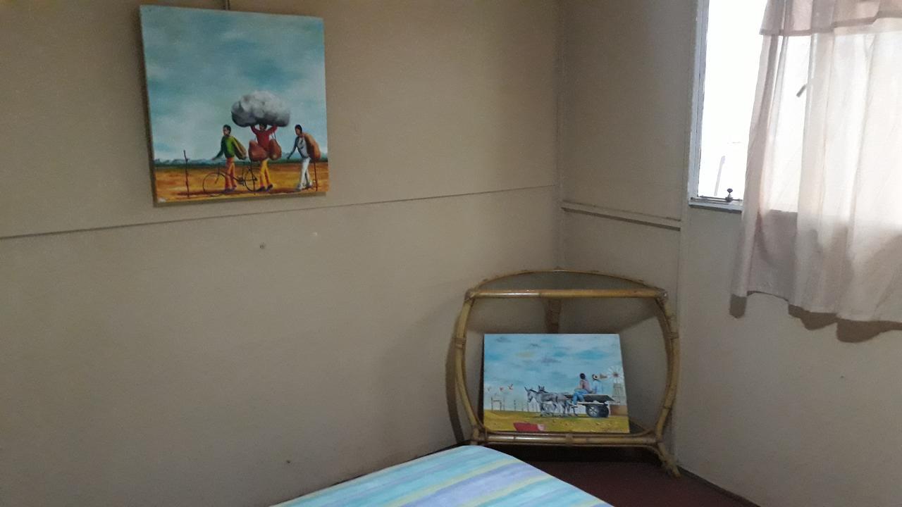 Paljas Backpackers Hotel Потчефструм Екстериор снимка